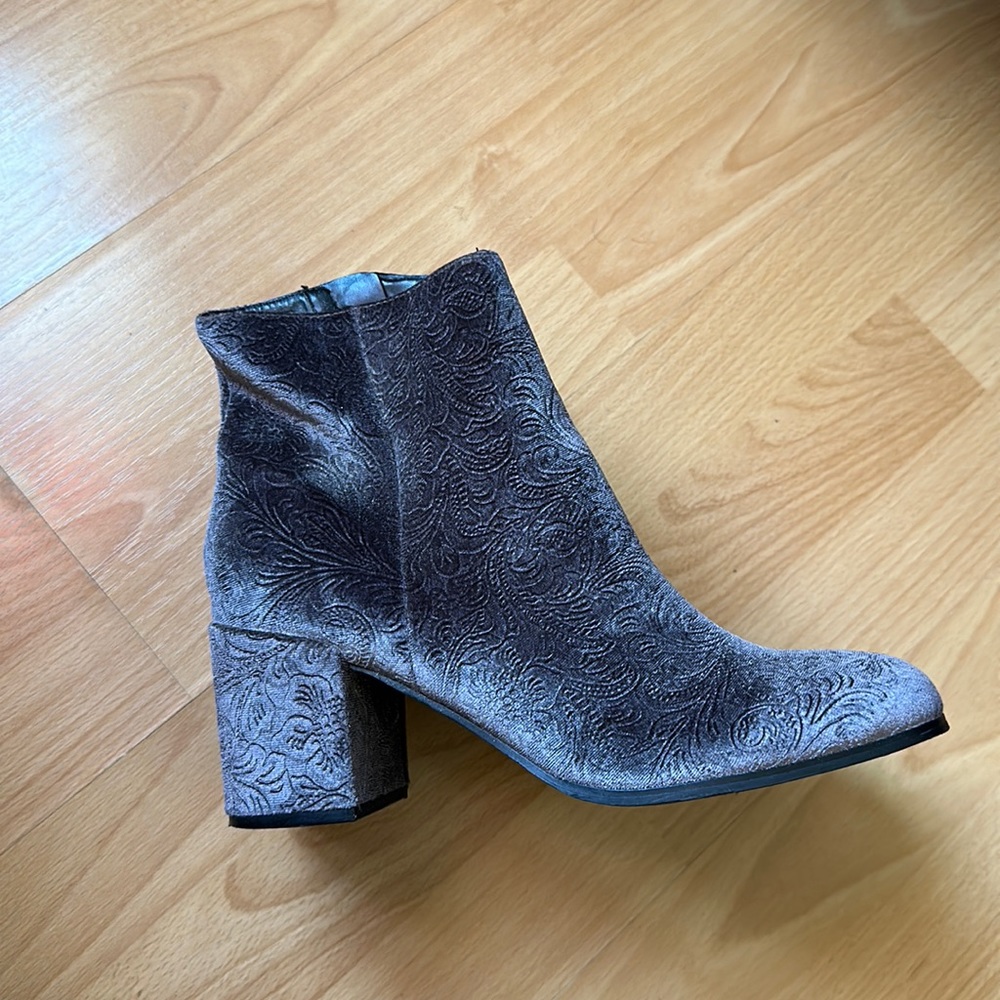 Suede grey women’s boots
